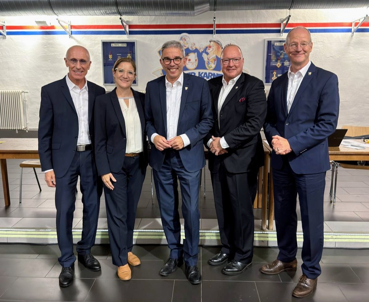 v.l.n.r.: J�rg Pfefferkorn, Zugleiter; Tiffany Claff, Vizepr�sidentin; Mirko Feld, Pr�sident; Lutz Leide, Schatzmeister; Christoph Arnold, Brauchtumsreferent Fotoquelle: Festausschuss BONNER KARNEVAL