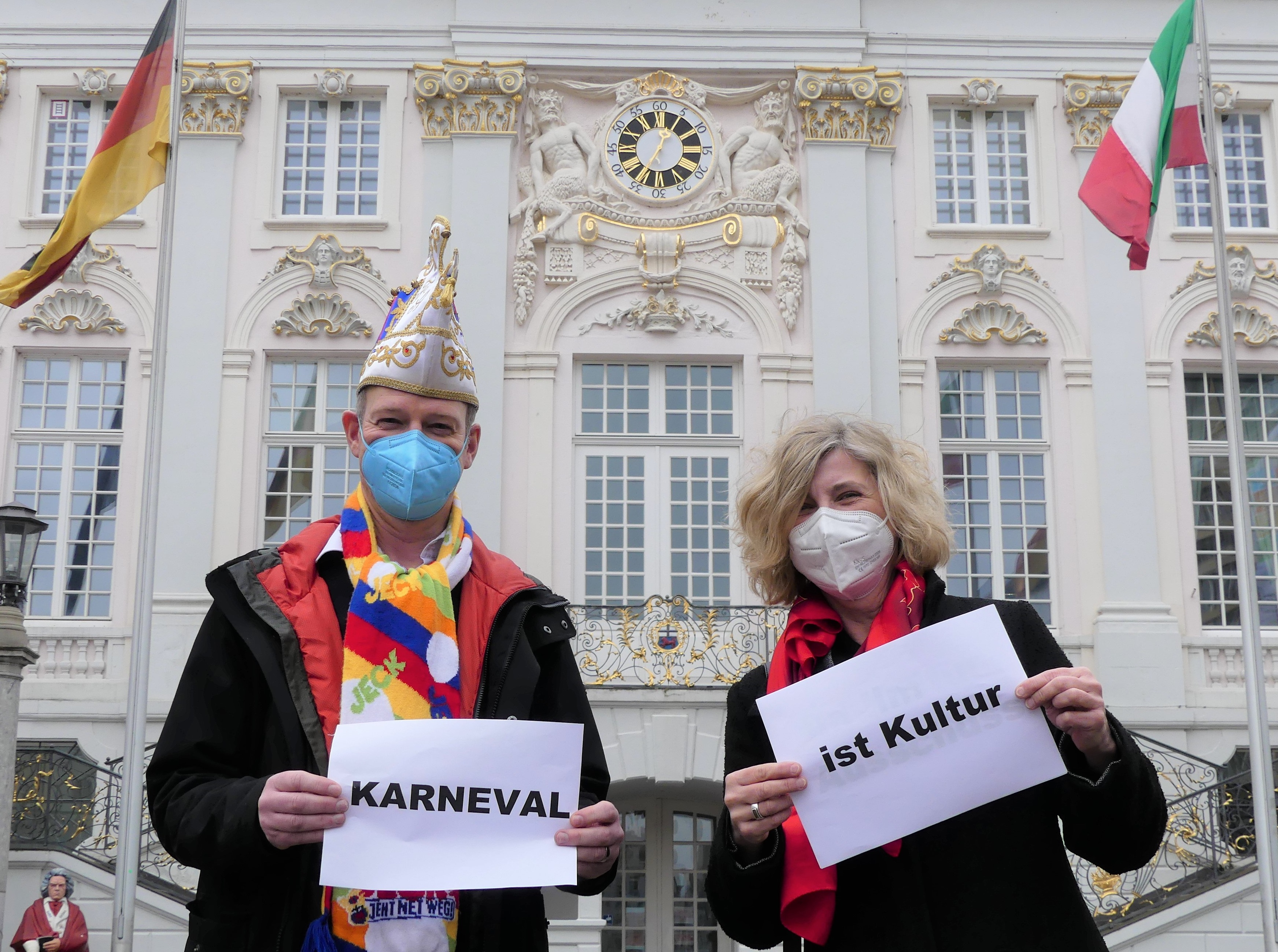 v.l.n.r.: Christoph Arnold (Brauchtumsreferent im Vorstand Festausschuss Bonner Karneval e. V.), Fenja Wittneven-Welter (Geschftsfhrerin der SPD-Fraktion im Rat der Stadt Bonn)