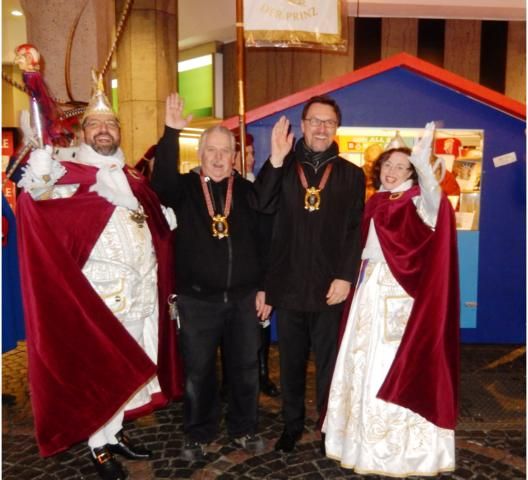 Prinzenpaar mit Filialgeschftsfhrer Harry Benzrath, Kaufhof Bonn (2. v. r.)
