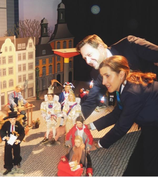Krippenfiguren Prinz und Bonna in der Bonner Stadtkrippe aufgestellt