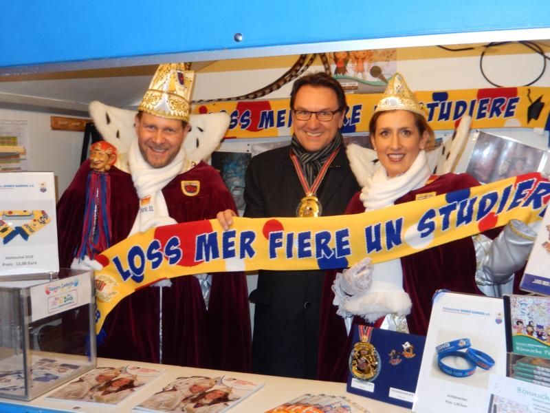 Verkaufstand offiziell durch das Bonner Prinzenpaar erffnet!