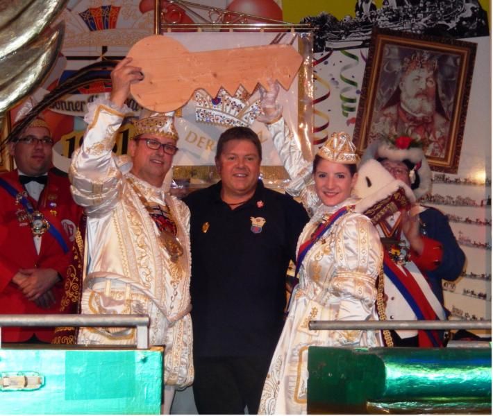 Segnung des Rosenmontagszuges mit Übergabe des Prinzenwagens