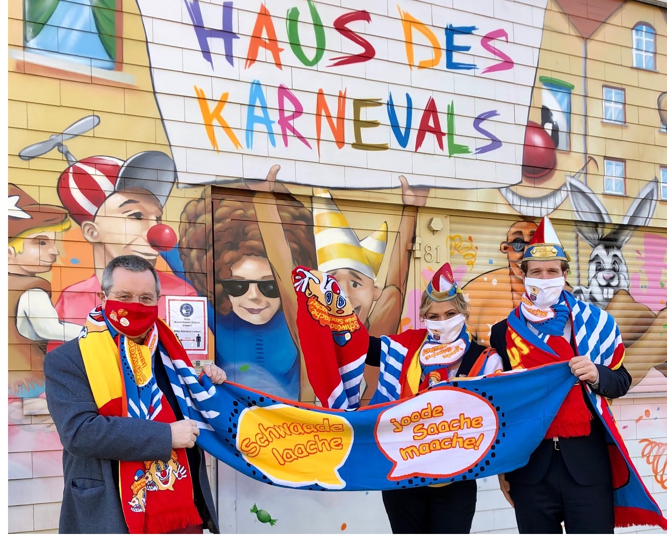 Vizeprsident des Festausschusses Bonner Karneval mit dem designierten Bonner Prinzenpaar