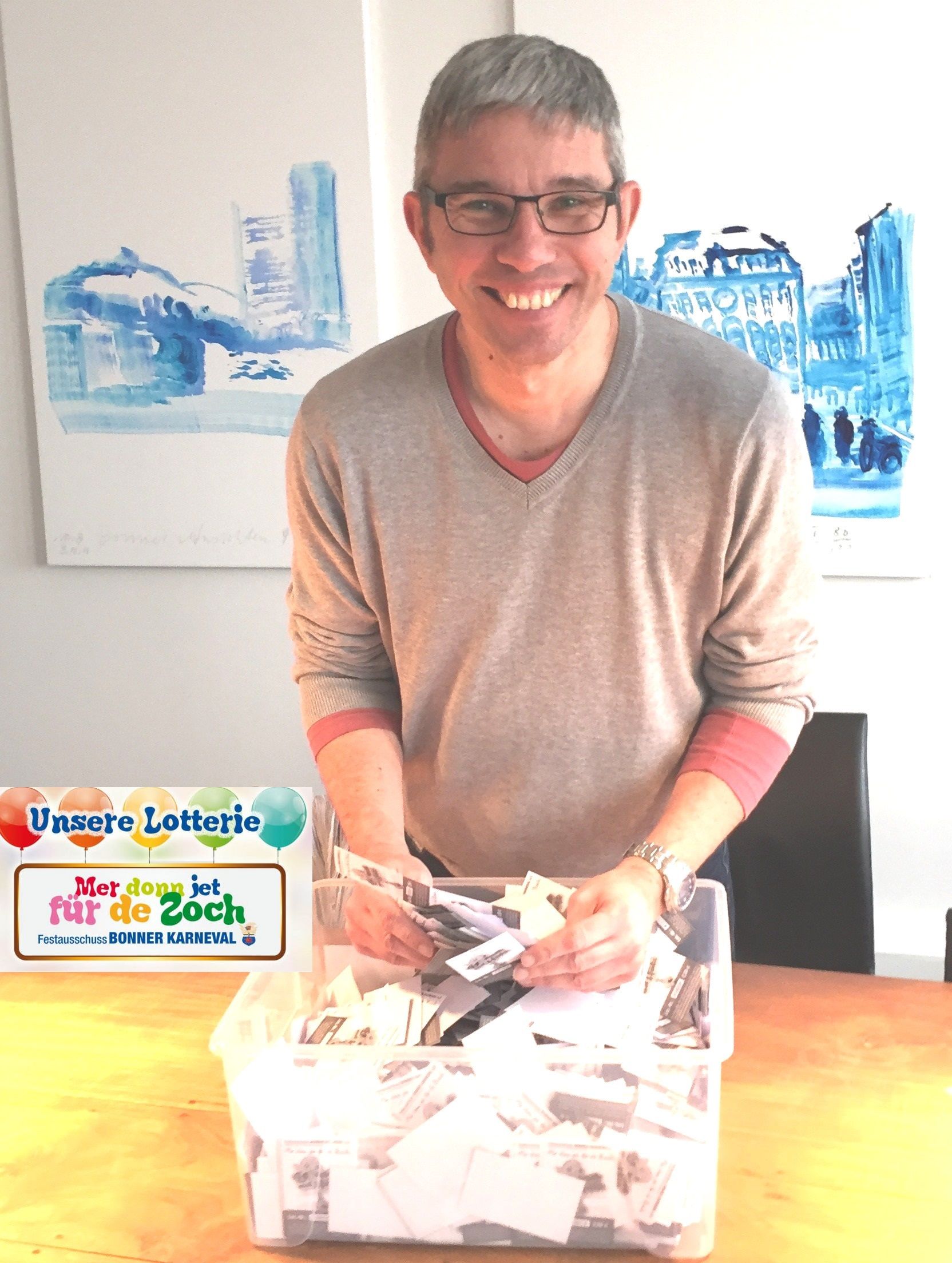 Prinz Mirko I. beim Ziehen der Gewinnlose